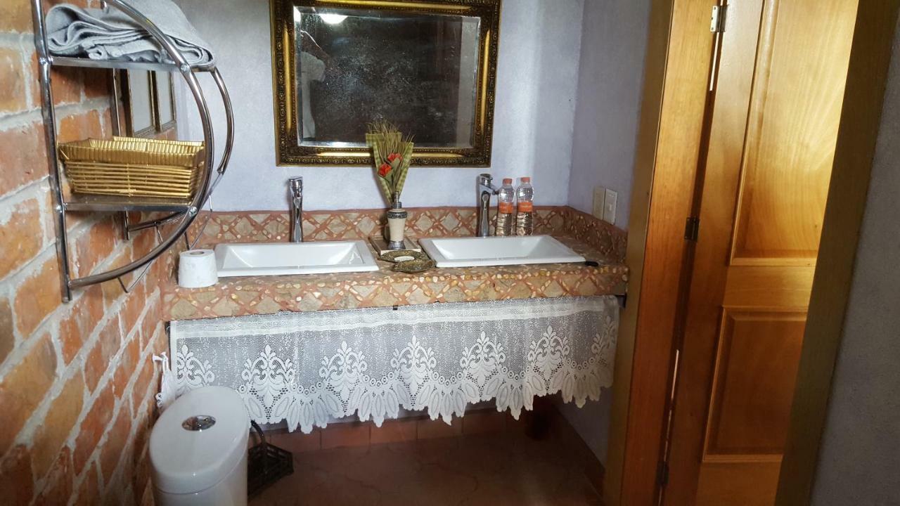 La Casona Azul Bed N Breakfast Santa Rosa de Jauregui Exterior photo