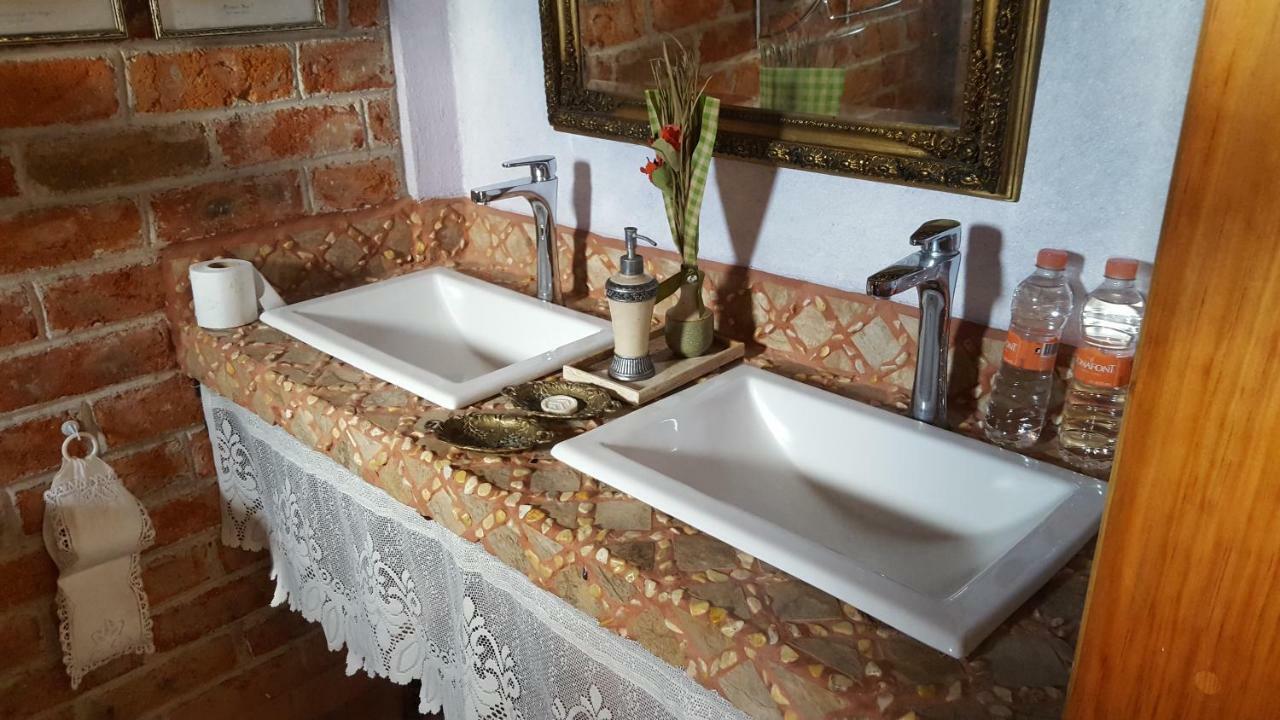 La Casona Azul Bed N Breakfast Santa Rosa de Jauregui Exterior photo